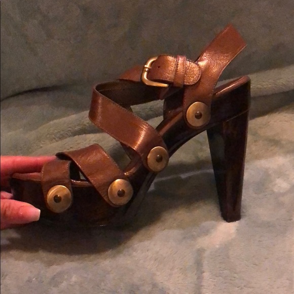Heels - Picture 2 of 3